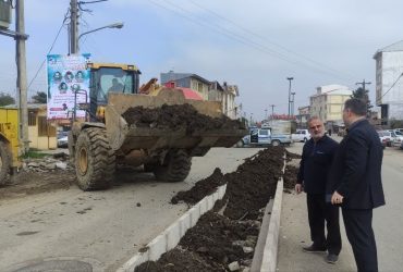 خاکریزی جهت اجرای فضای سبز و گل کاری بلوار