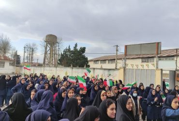 برگزاری مراسم زنگ انقلاب در دبیرستان فاطمیه تولم‌شهر