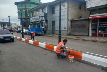 رنگ آمیزی جداول سطح شهر جهت زیبا سازی و استقبال از نوروز ۱۴۰۵