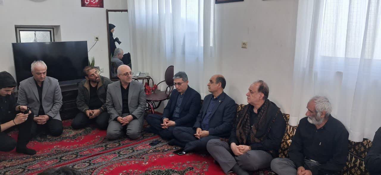 دیدار استاندار گیلان و نایب‌رئیس مجلس با خانواده پاسدار شهید ابراهیم دادگستر در صومعه‌سرا