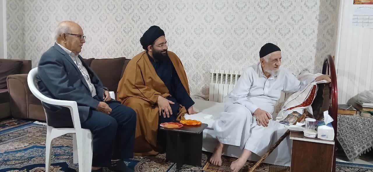 عیادت امام جماعت محترم مسجد جامع تولم شهر به اتفاق جمعی از مسئولین از امام جماعت اسبق مسجد جامع