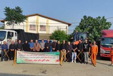 نشست صمیمی دکتر رحمت زاده با شهردار، اعضای شورای شهر و پاکبانان شهرداری به همراه جمعی از بازاریان