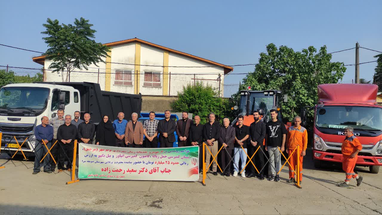 نشست صمیمی دکتر رحمت زاده با شهردار، اعضای شورای شهر و پاکبانان شهرداری به همراه جمعی از بازاریان