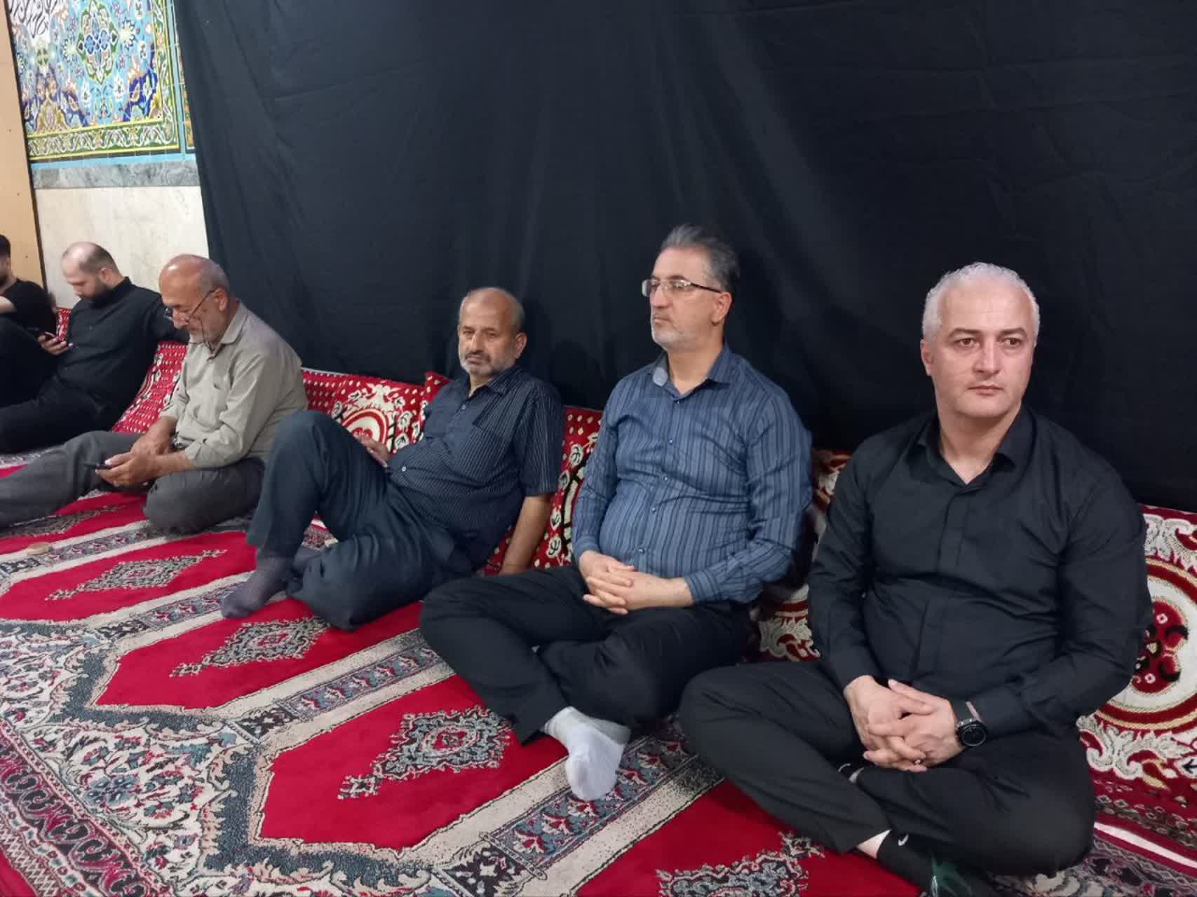 برگزاری مراسم عزاداری یادبود رهبرشهید در مسجد جامع تولمشهر