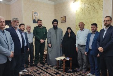 دیدار مسئولان تولم‌شهر با خانواده شهید عباس نظری